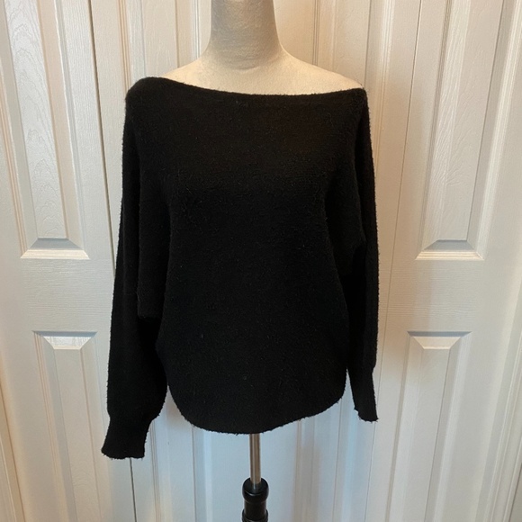 Guess Women’s Size M sweater - Picture 1 of 5